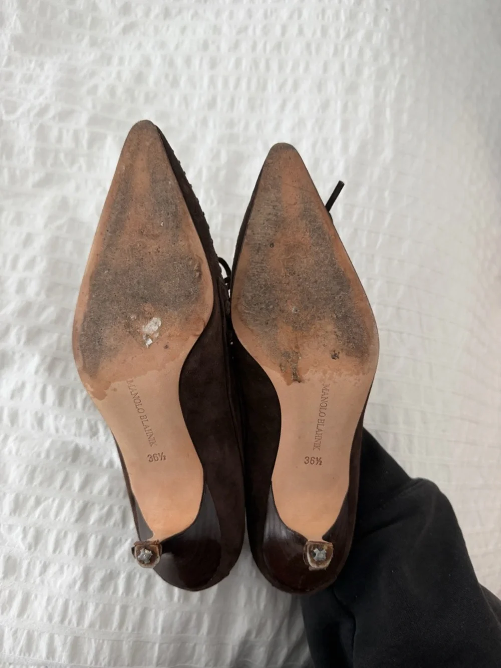 Manolo Blahnik Dark Brown Suede Pointed Toe Pumps with Bow - Picture 5 of 6